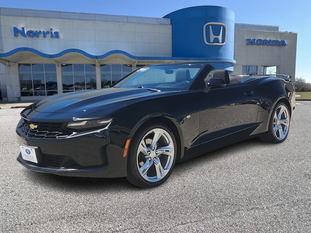 Used 2020 Chevrolet Camaro LT RWD image 2