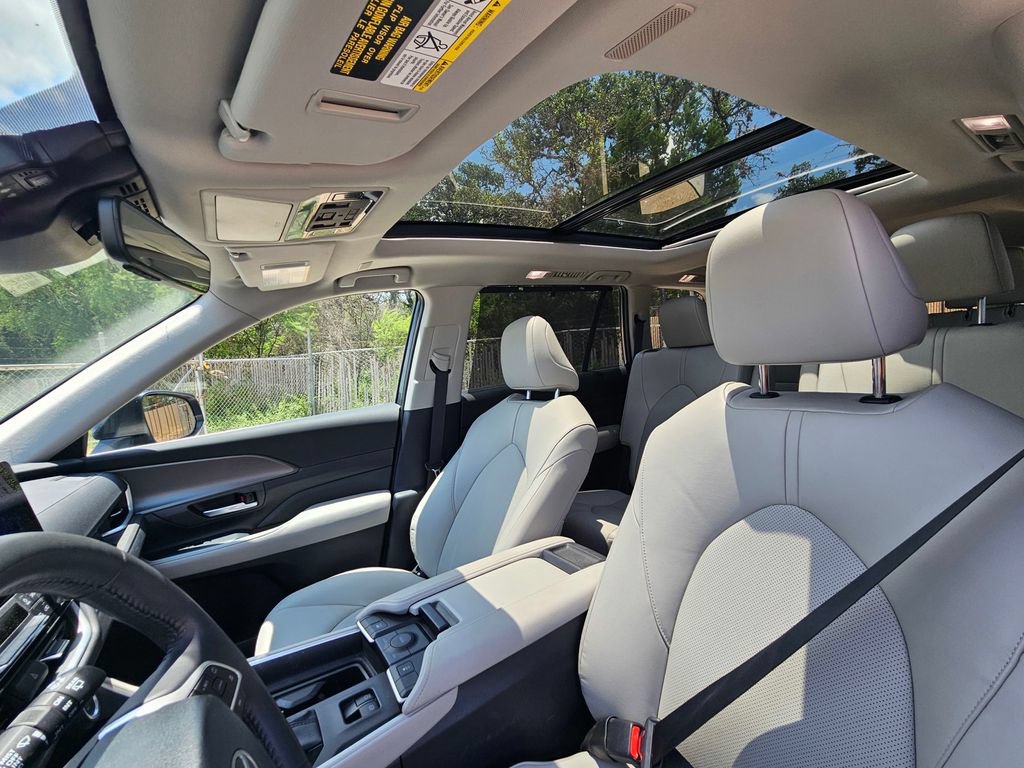 Used 2024 Toyota Grand Highlander XLE FWD image 22