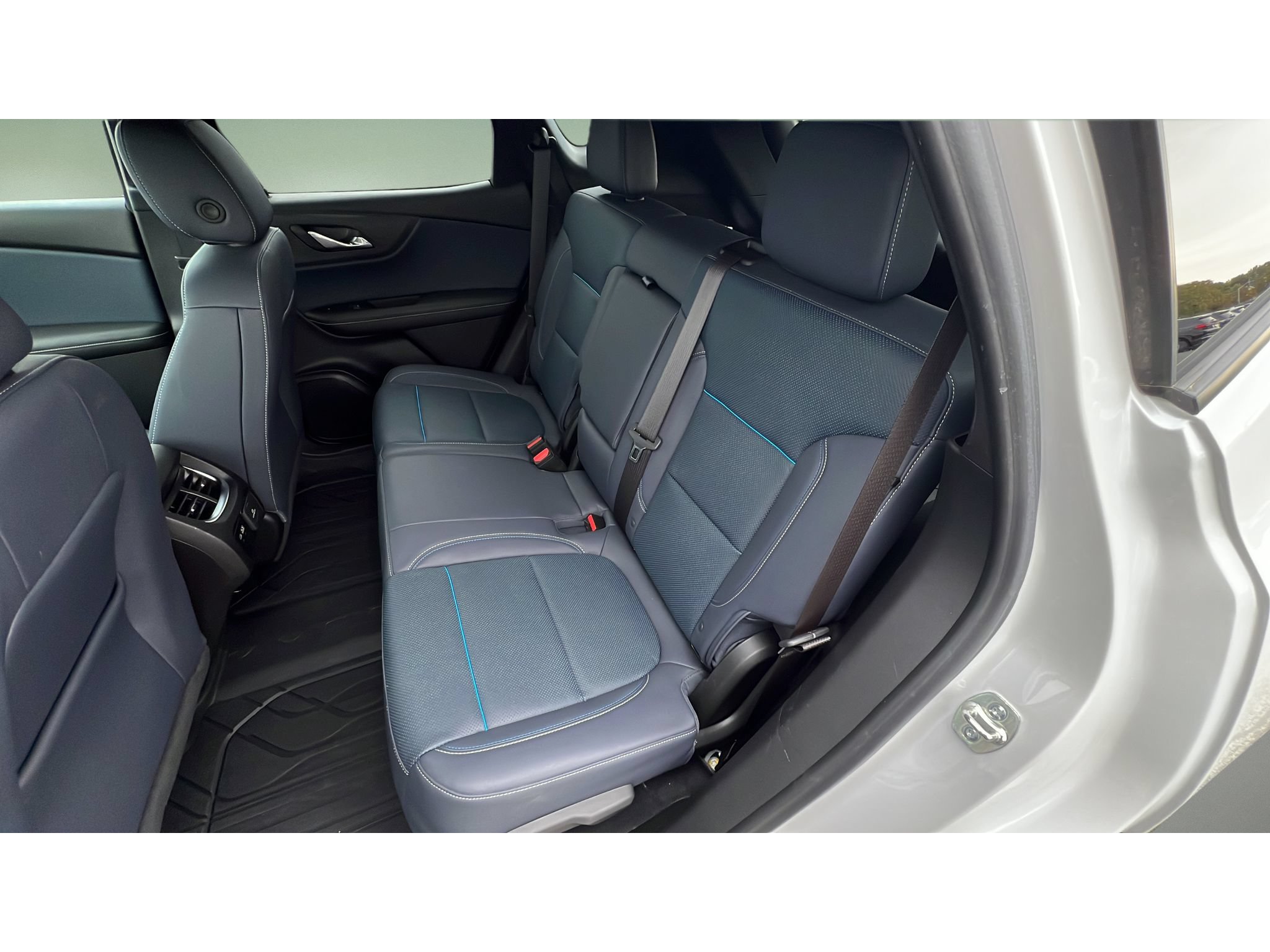 Certified 2025 Chevrolet Blazer RS w/ Enhanced Convenience Package AWD/4WD image 28