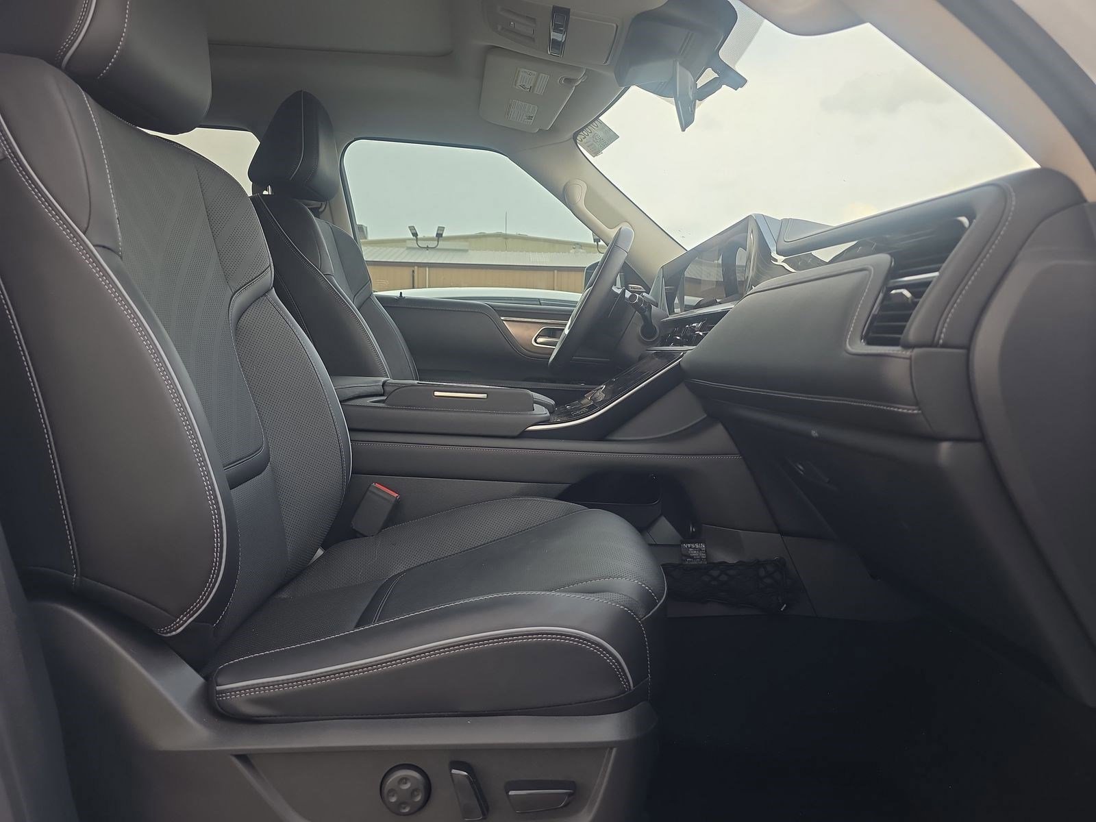 Used 2025 INFINITI QX80 Luxe w/ Exterior Package image 11