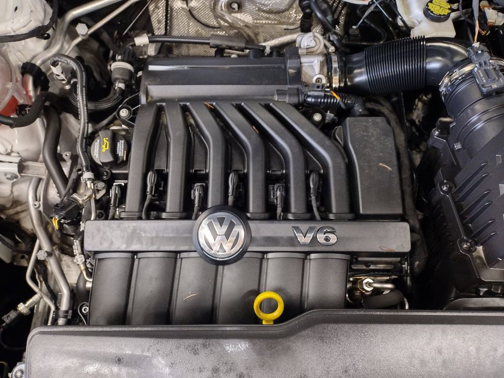 Used 2023 Volkswagen Atlas Cross Sport SEL Premium R-Line image 8