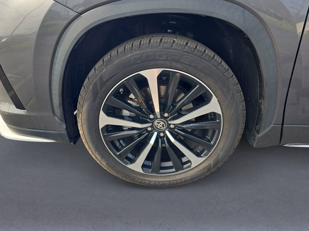 Used 2021 Toyota Highlander XSE AWD/4WD image 9