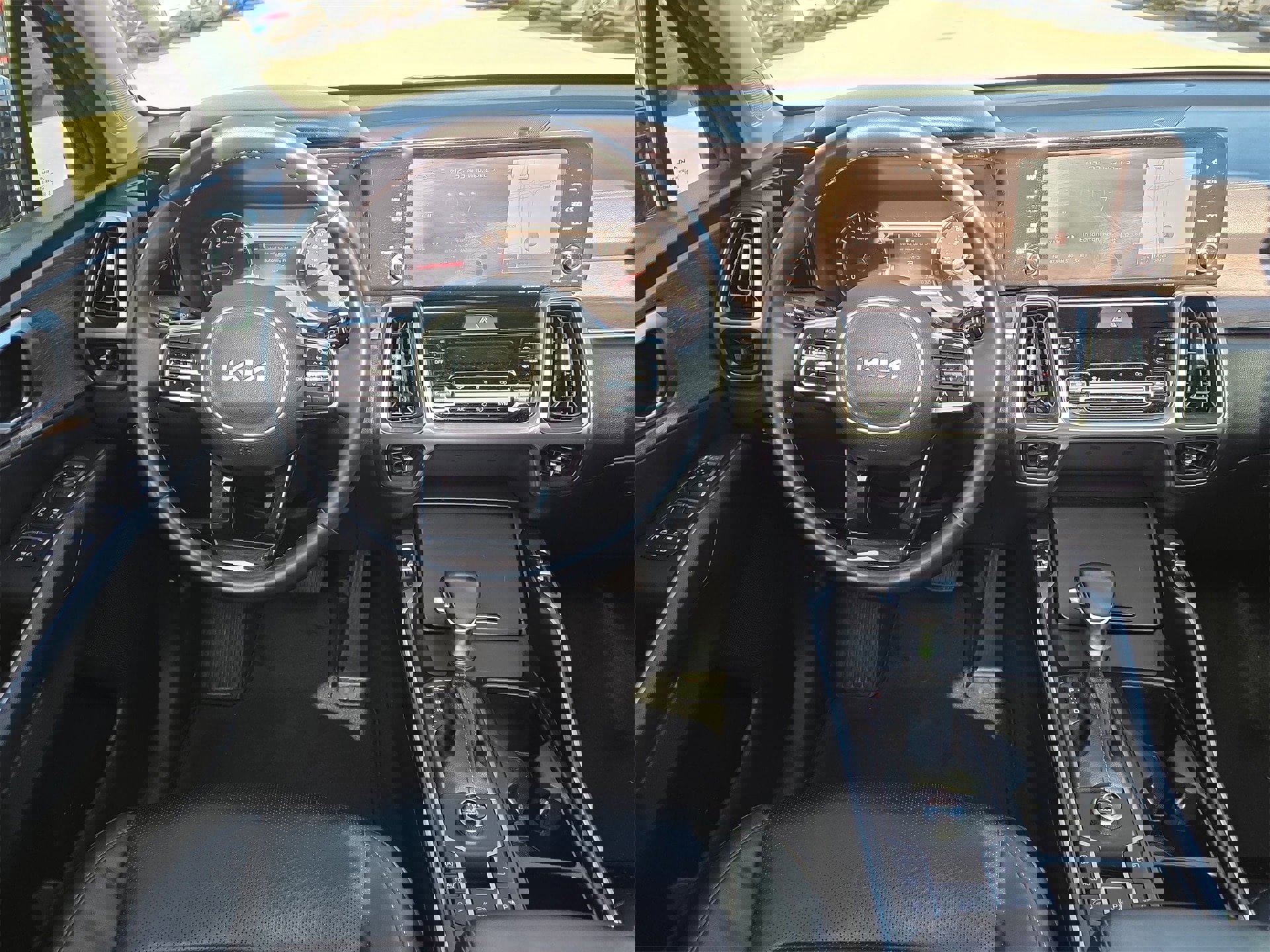 Used 2022 Kia Sorento EX w/ Panoramic Sunroof Package image 14