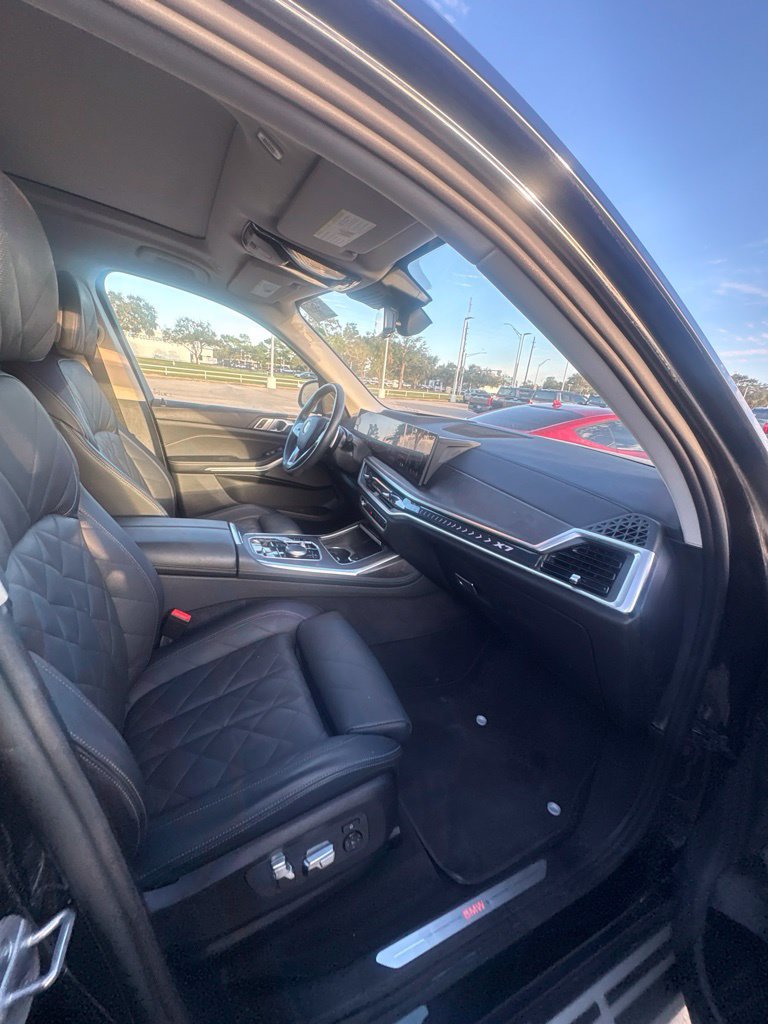 Used 2025 BMW X7 xDrive40i AWD/4WD image 3