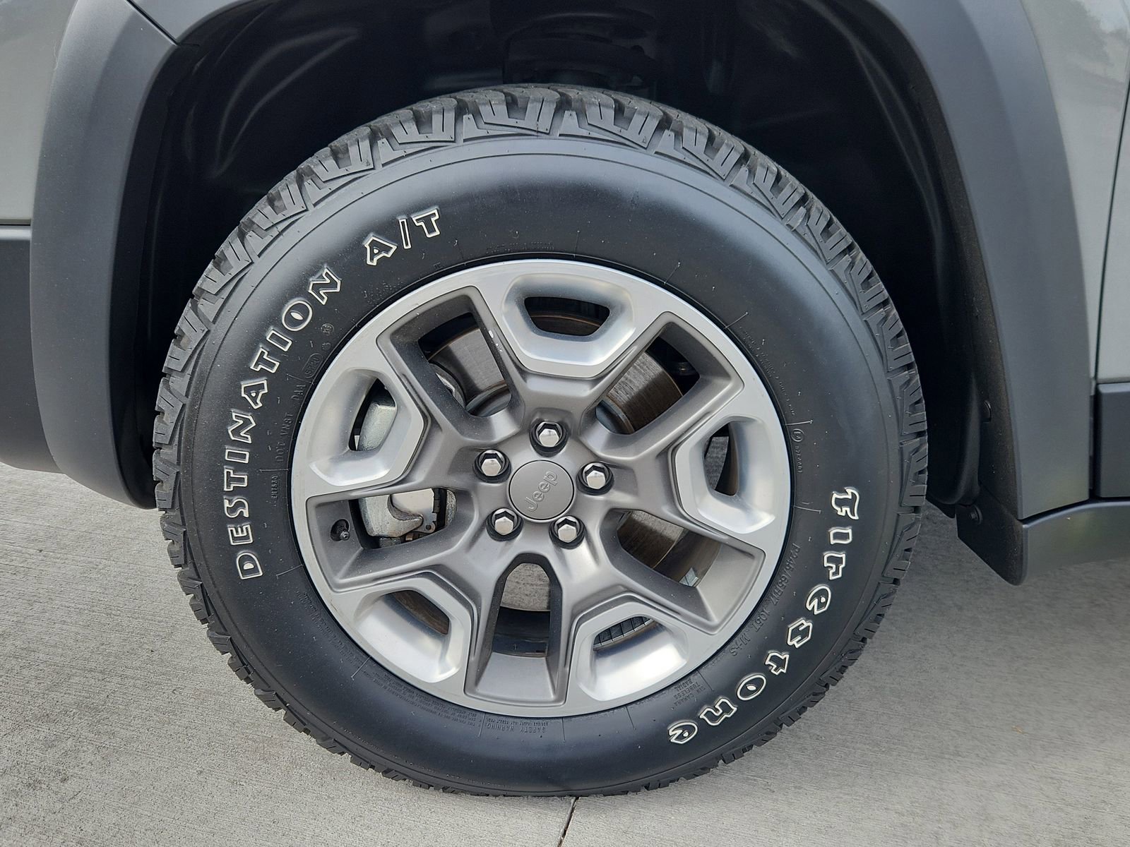 Used 2019 Jeep Cherokee Trailhawk w/ Comfort/Convenience Group AWD/4WD image 18