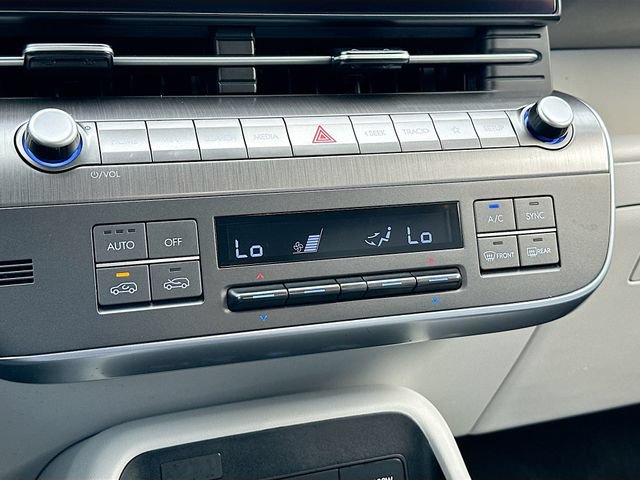 Used 2025 Hyundai Kona SEL FWD image 15