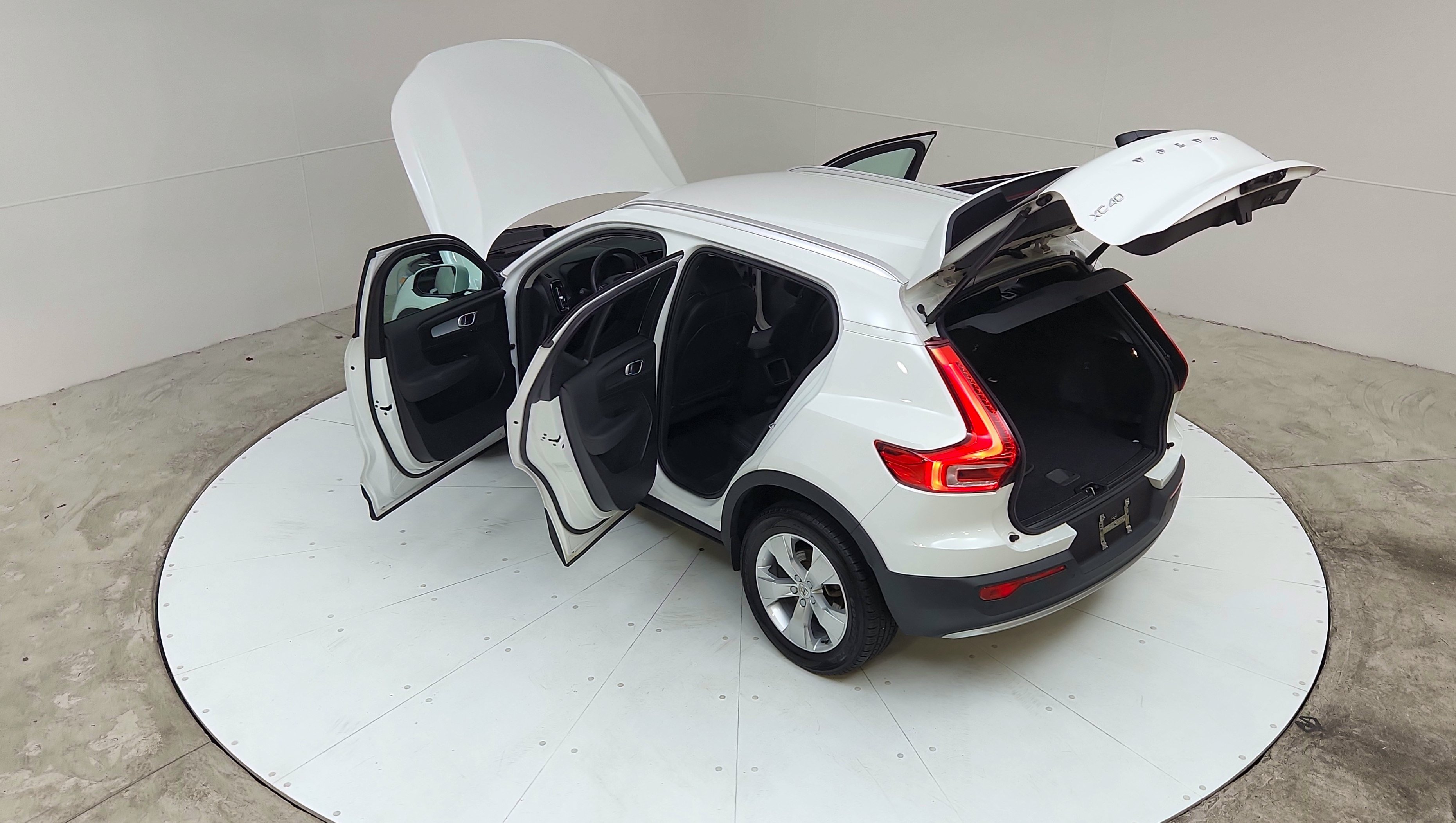 Used 2020 Volvo XC40 T4 Momentum FWD image 19