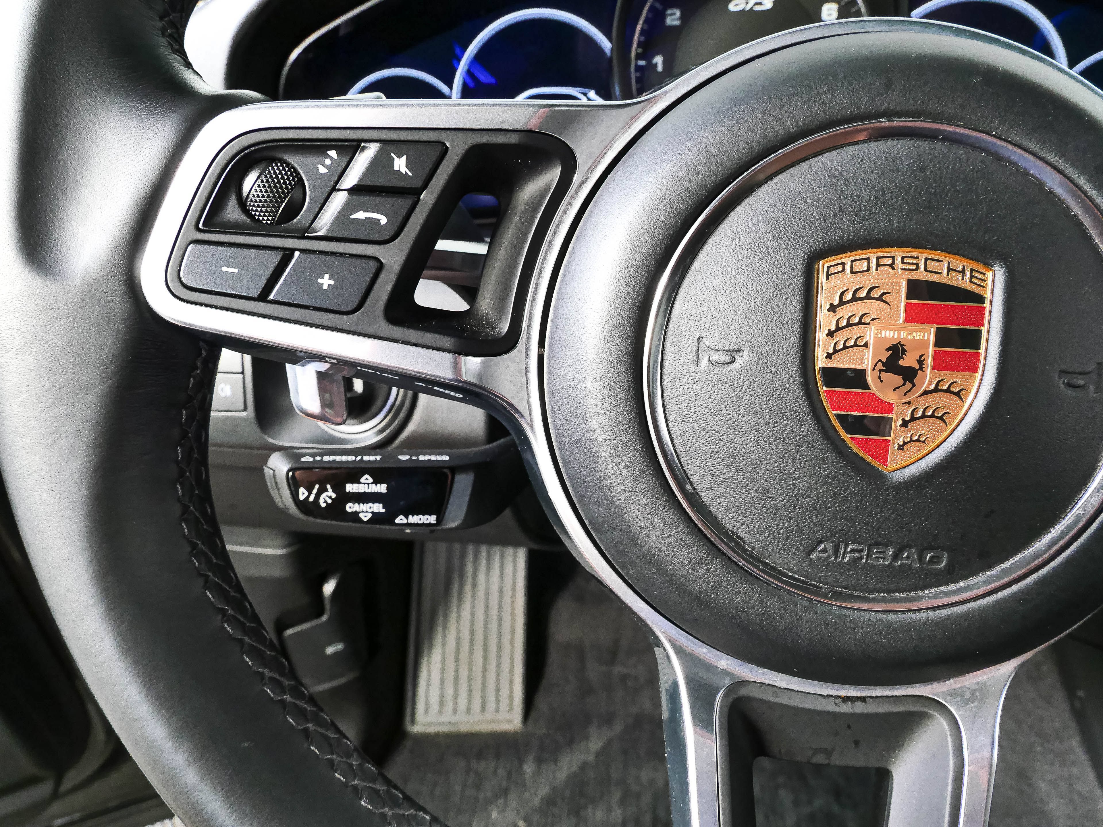 Certified 2023 Porsche Cayenne GTS w/ Premium Package AWD/4WD image 11