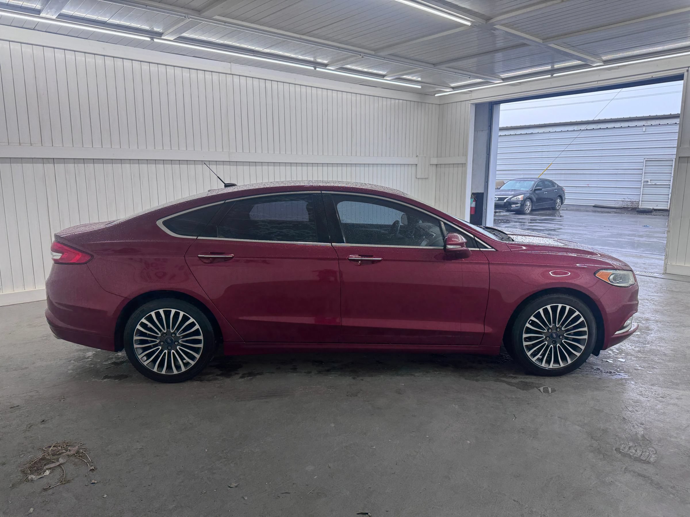 Used 2017 Ford Fusion SE w/ Fusion SE Technology Package FWD image 4