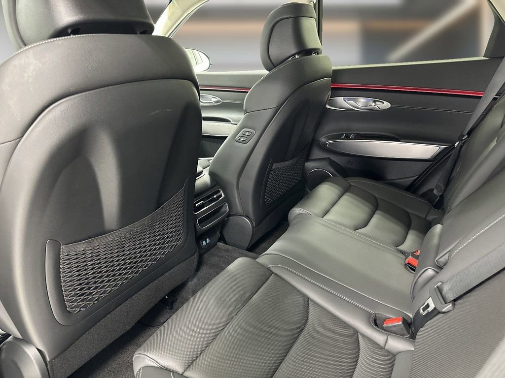 Used 2026 Genesis GV70 2.5T Select image 13