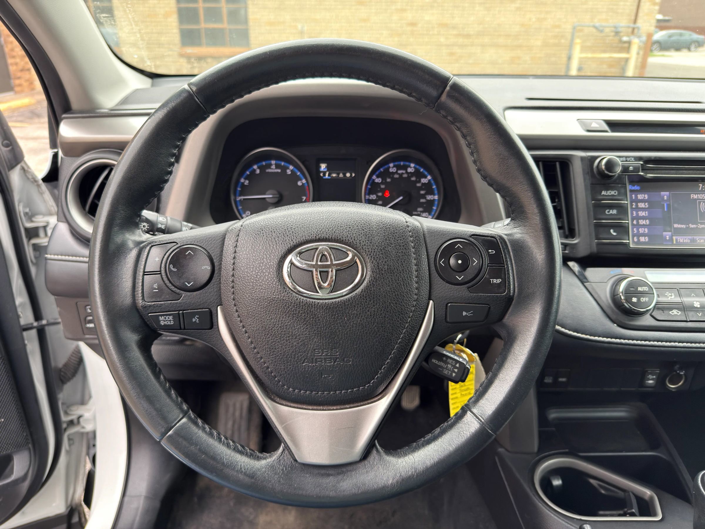 Used 2018 Toyota RAV4 XLE FWD image 11