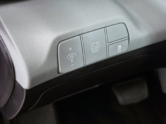 Certified 2025 Hyundai Elantra Limited FWD image 14