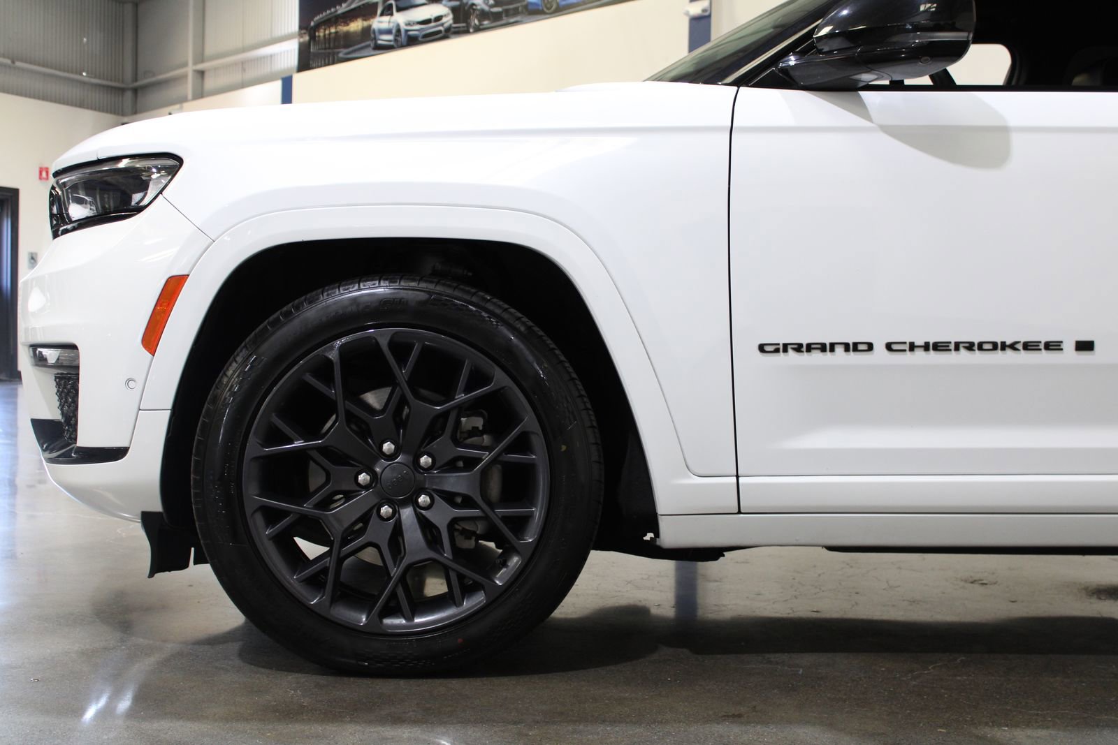 Used 2023 Jeep Grand Cherokee L Summit w/ High Altitude Package image 9