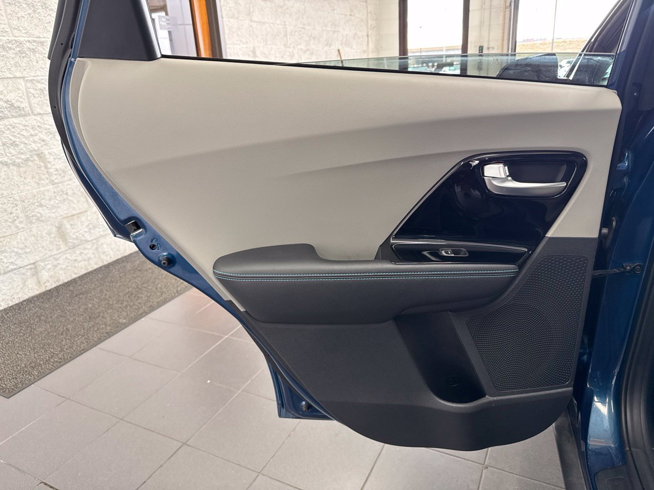 Used 2022 Kia Niro EX Premium FWD image 41