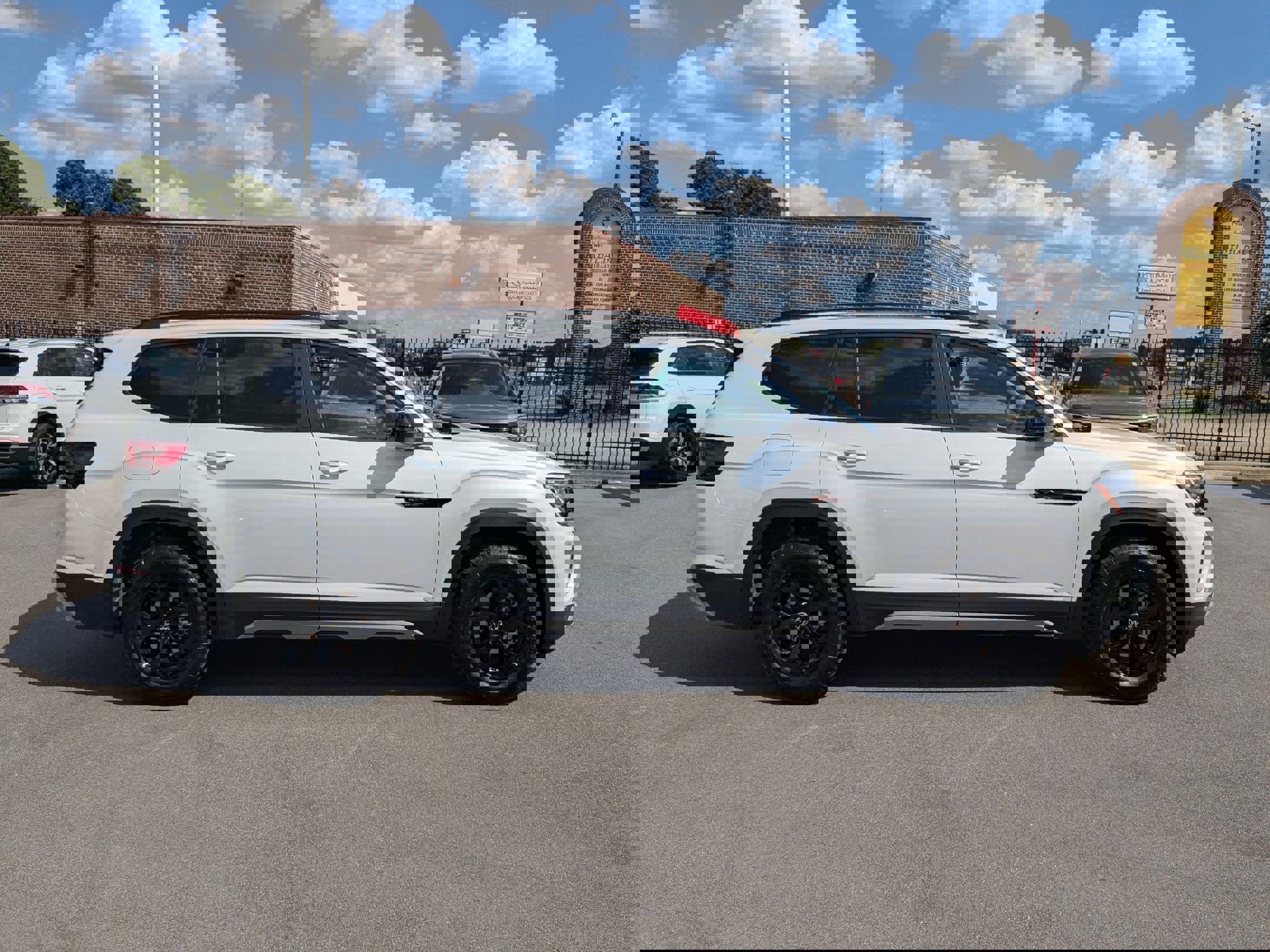 New 2026 Volkswagen Atlas Peak Edition image 2