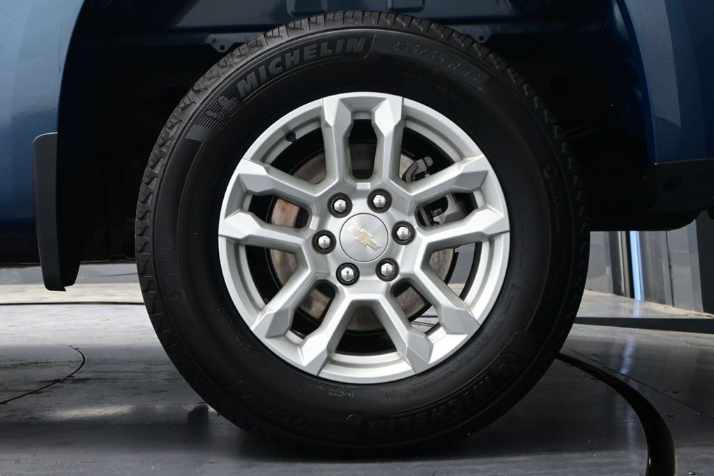 Used 2024 Chevrolet Silverado 1500 LT AWD/4WD image 33