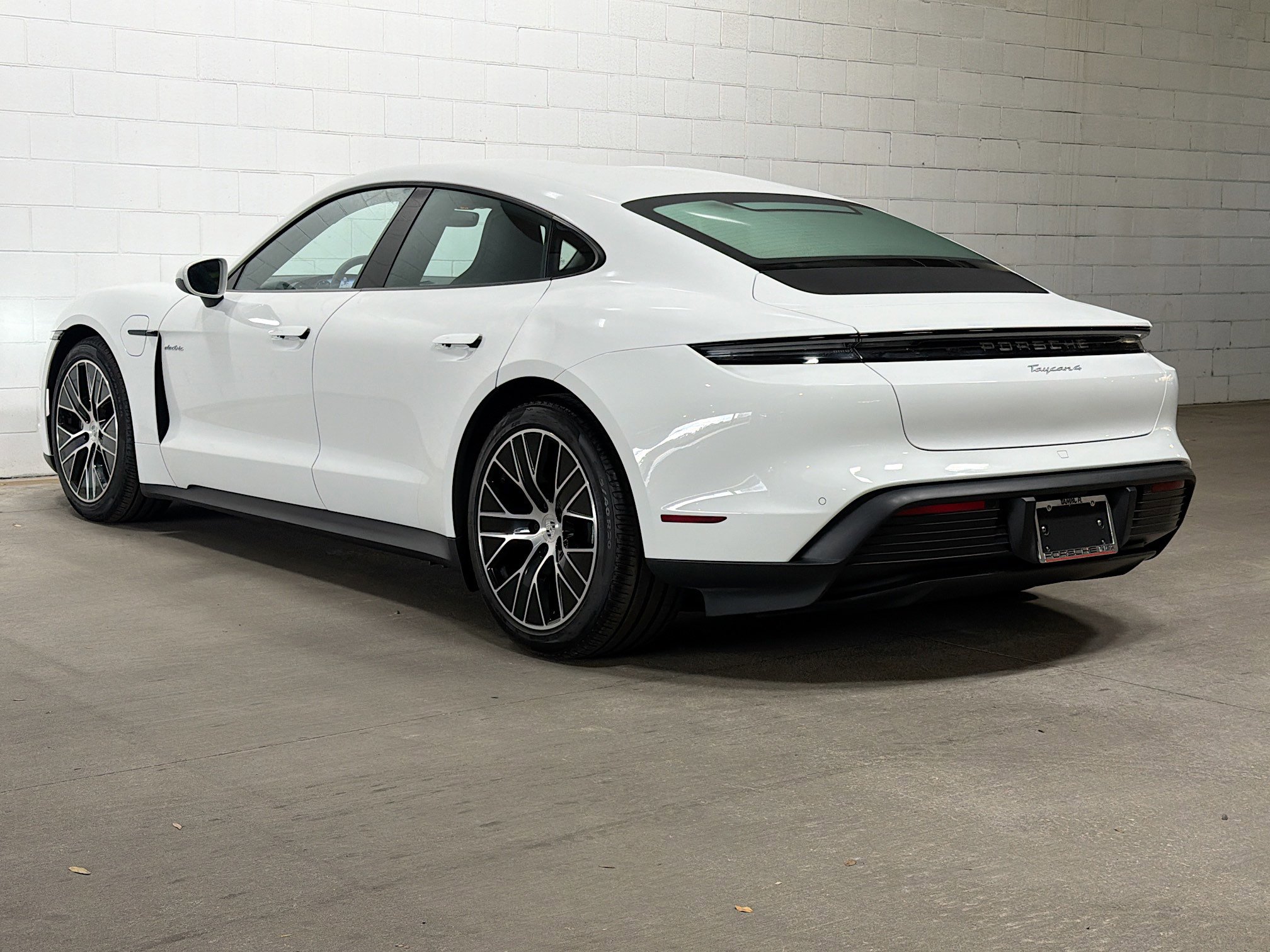 Certified 2025 Porsche Taycan image 3