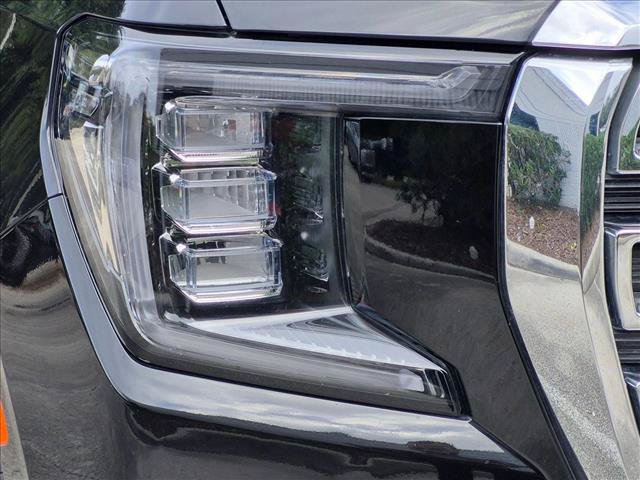 Used 2023 GMC Yukon SLT AWD/4WD image 11