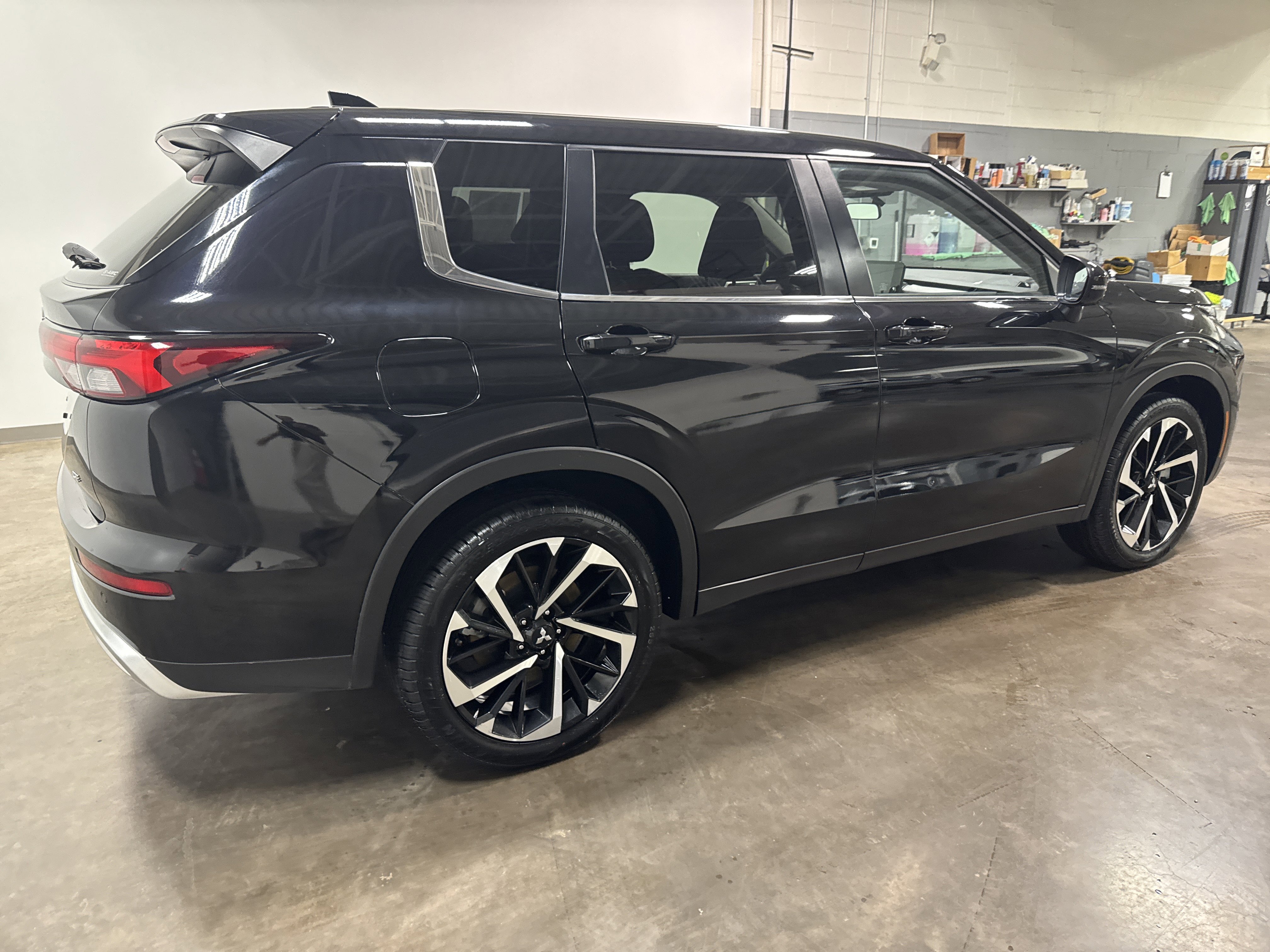 Used 2024 Mitsubishi Outlander SE video 3