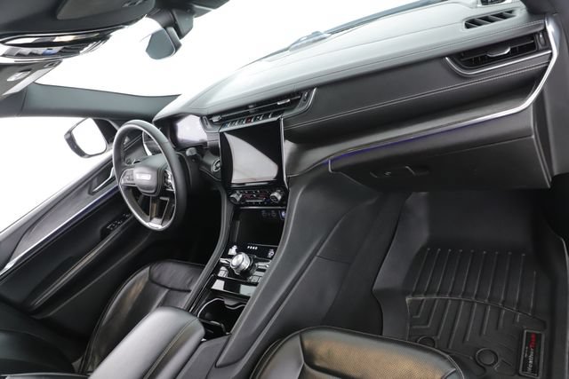 Used 2022 Jeep Grand Cherokee Overland AWD/4WD image 34