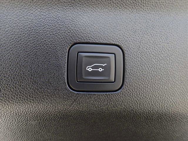 Used 2025 GMC Yukon XL Denali image 9