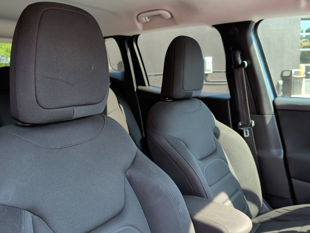 Used 2020 Jeep Renegade Latitude FWD image 25