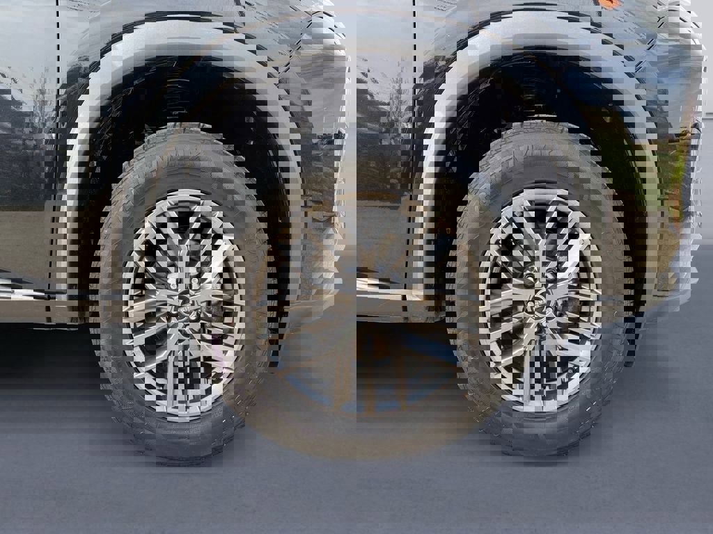 Used 2023 Nissan Rogue S image 9