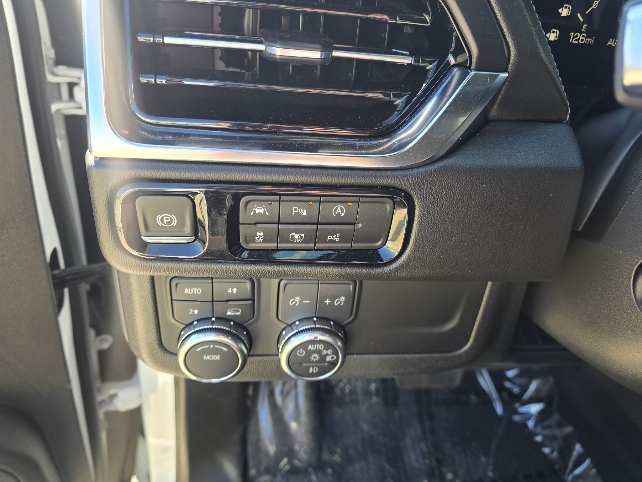 Used 2025 GMC Yukon XL Denali AWD/4WD image 20