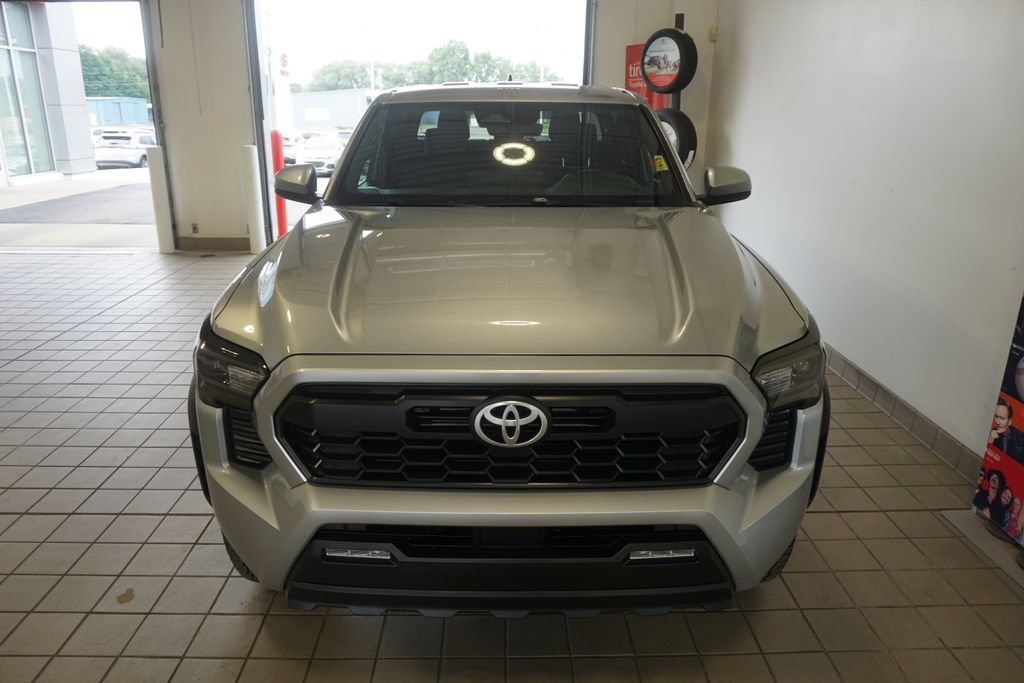 Certified 2025 Toyota Tacoma TRD Off-Road AWD/4WD image 12