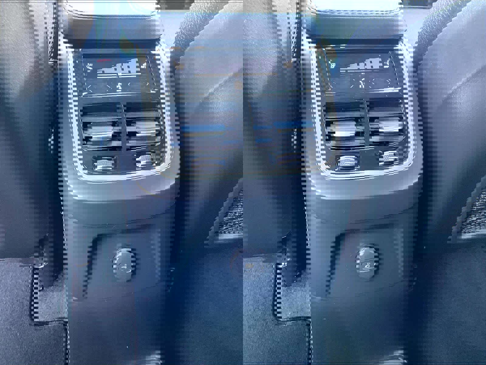 Used 2023 Volvo XC90 T8 Plus image 38