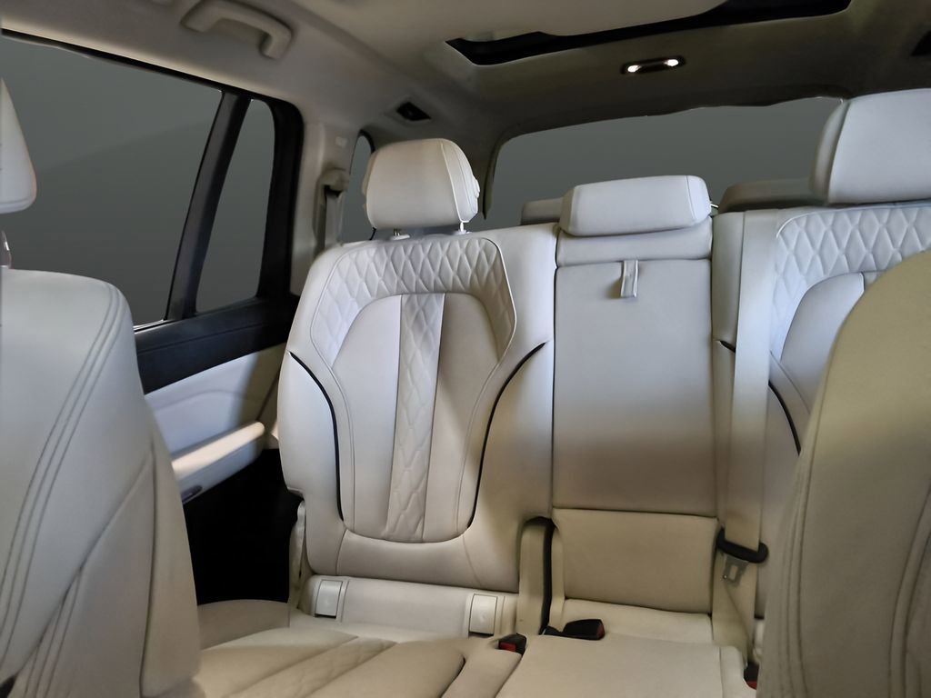 Used 2020 BMW X7 xDrive40i w/ Premium Package AWD/4WD image 28