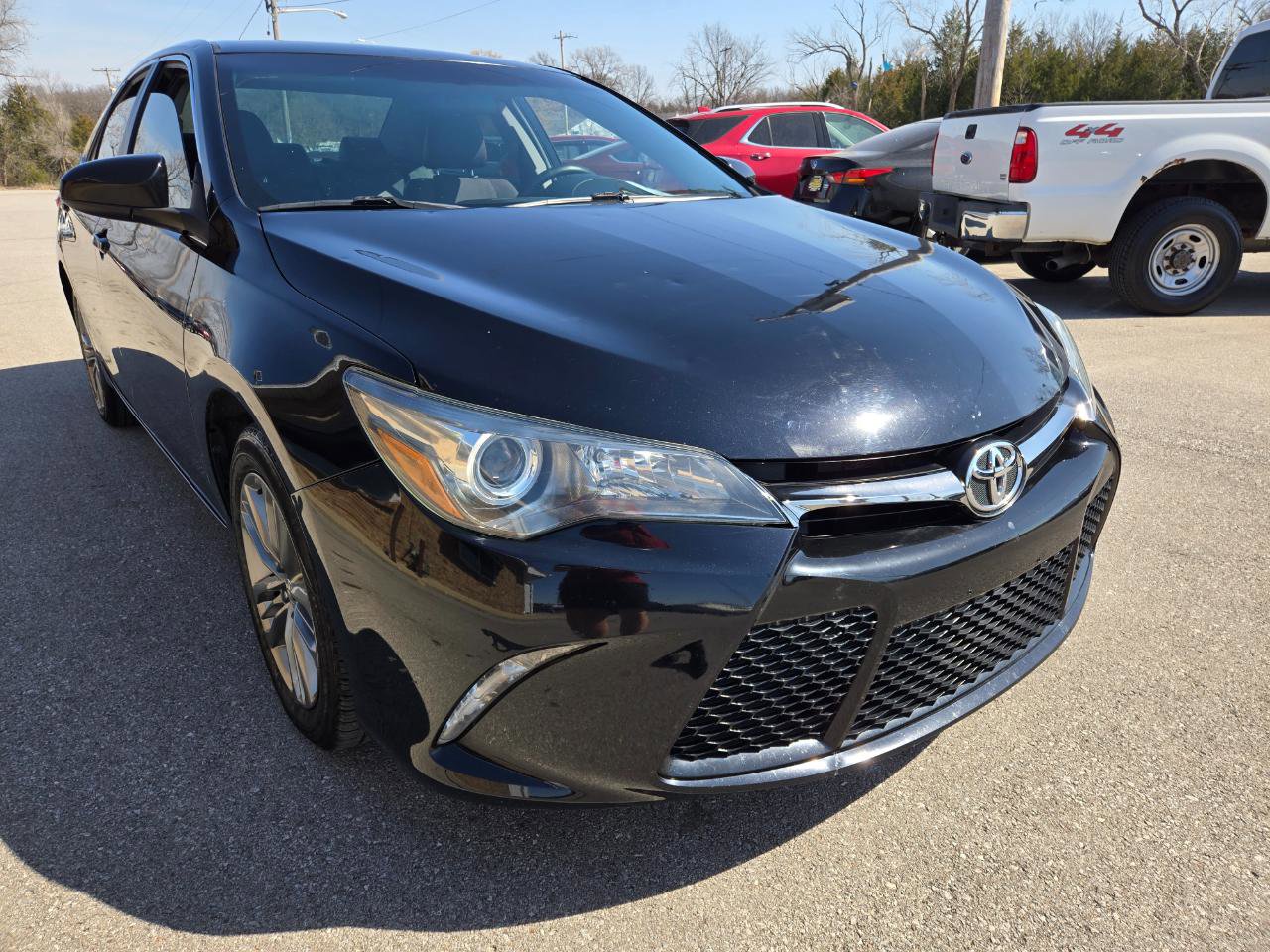 Used 2017 Toyota Camry SE FWD image 3