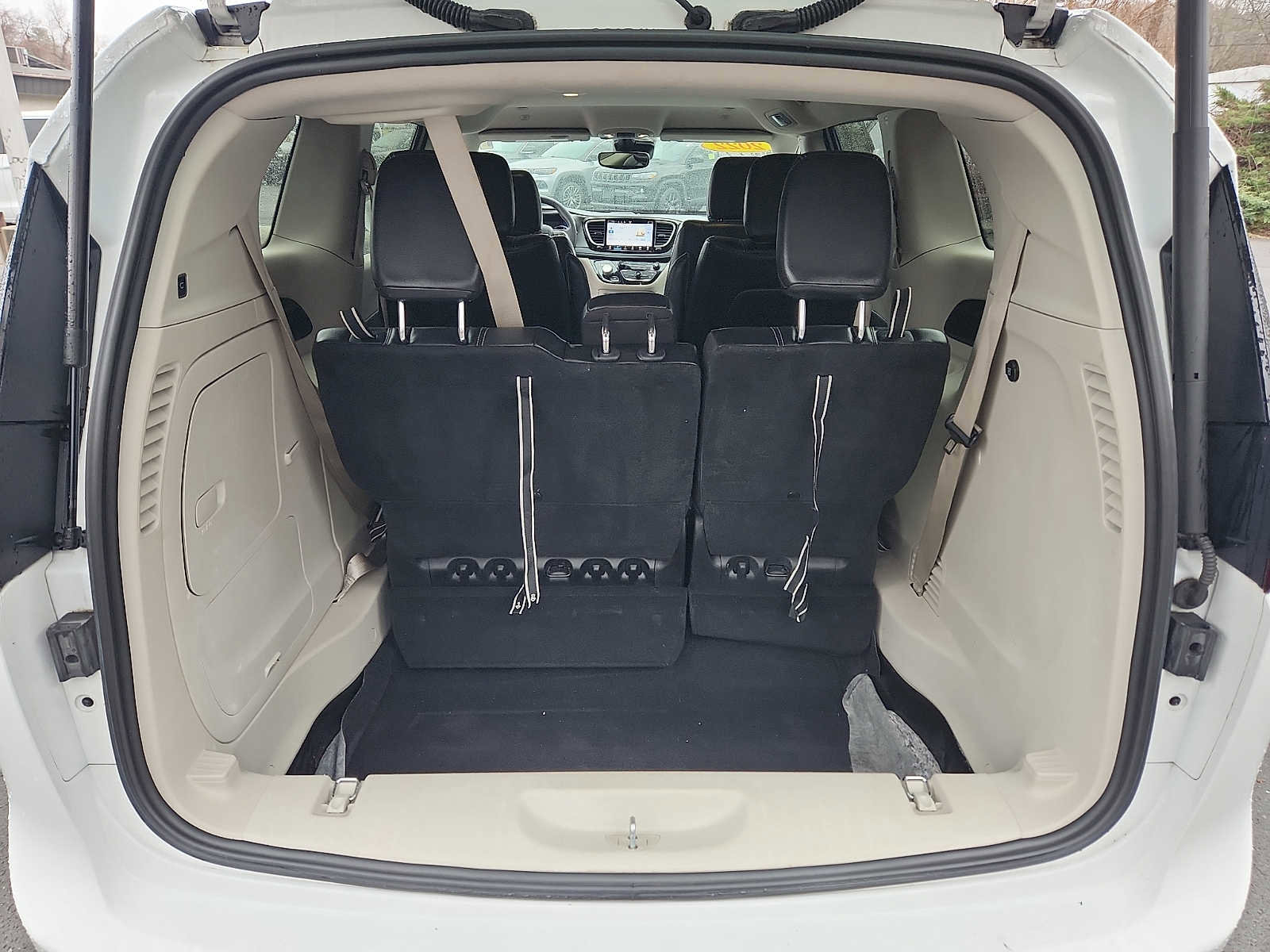 Used 2022 Chrysler Pacifica Touring-L image 26