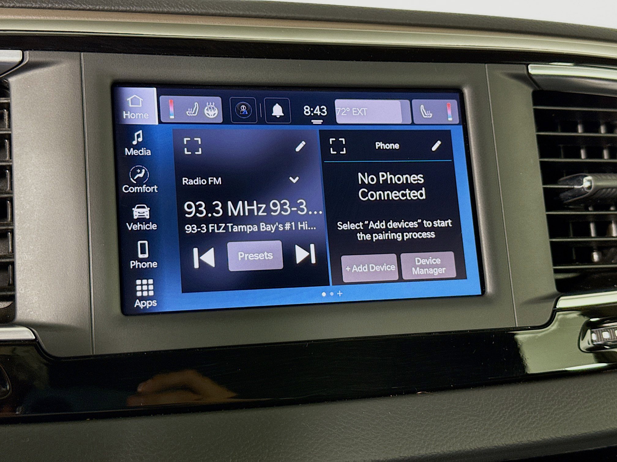 Used 2022 Chrysler Voyager LX FWD image 16