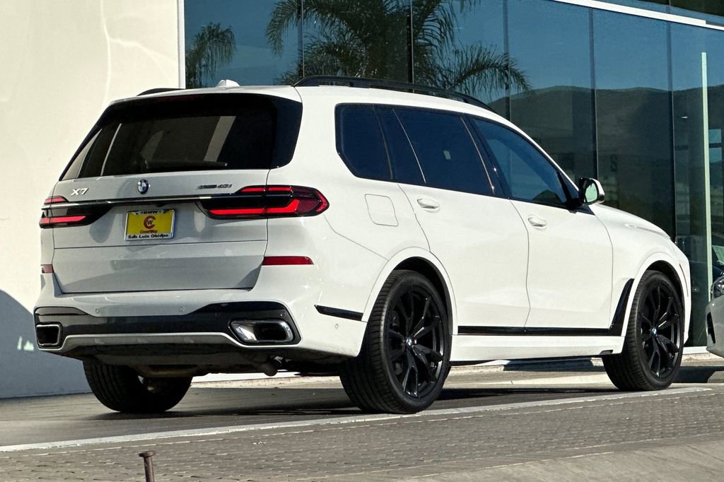 Used 2023 BMW X7 xDrive40i w/ M Sport Package image 3