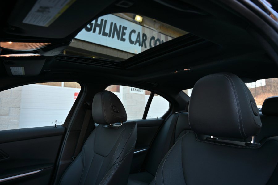 Used 2025 BMW 330i 330i Sedan image 3