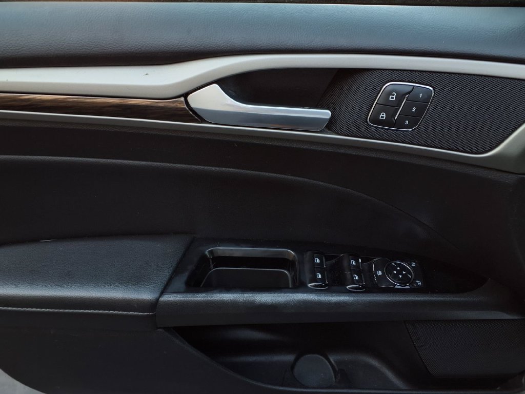 Used 2013 Ford Fusion SE FWD image 19