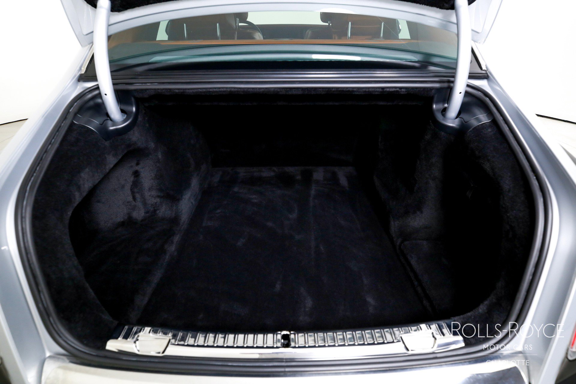 Used 2018 Rolls-Royce Phantom Sedan image 25