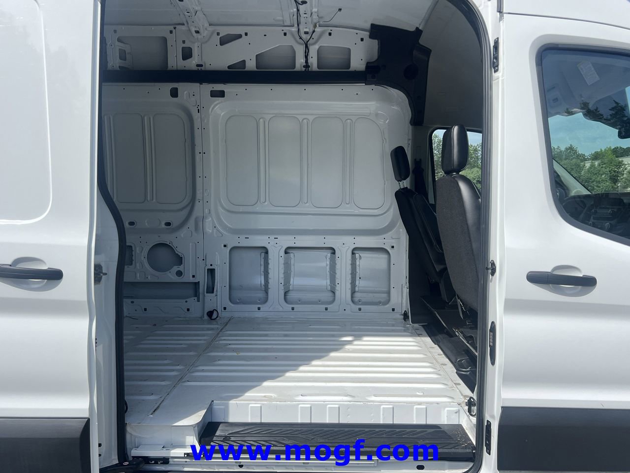 Used 2025 Ford Transit 250 148 High Roof RWD image 20