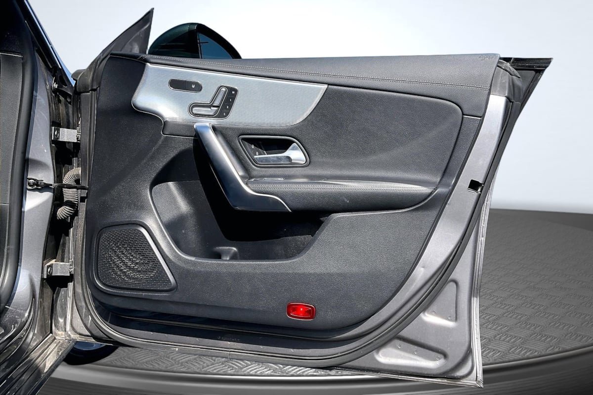 Used 2020 Mercedes-Benz CLA 250 image 24