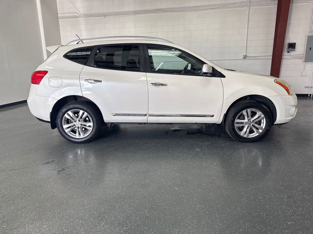 Used 2013 Nissan Rogue SV w/ Premium Pkg image 3