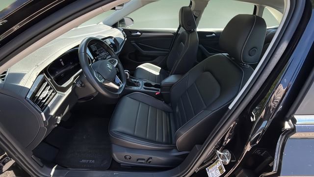 Used 2023 Volkswagen Jetta SE w/ Panoramic Sunroof Package FWD image 18