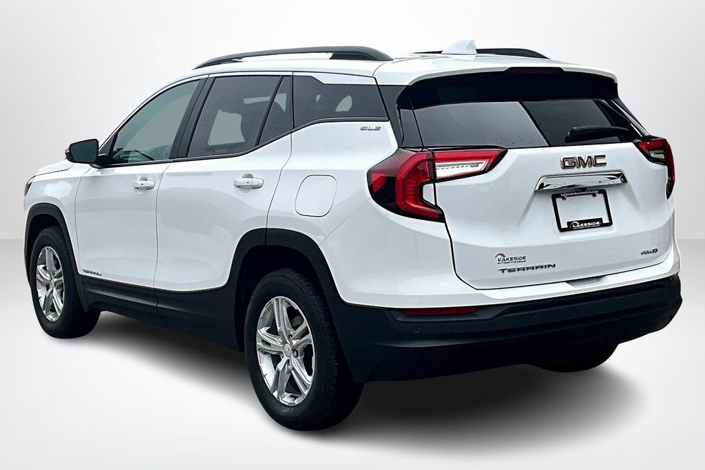 Used 2023 GMC Terrain SLE w/ Driver Convenience Package image 4