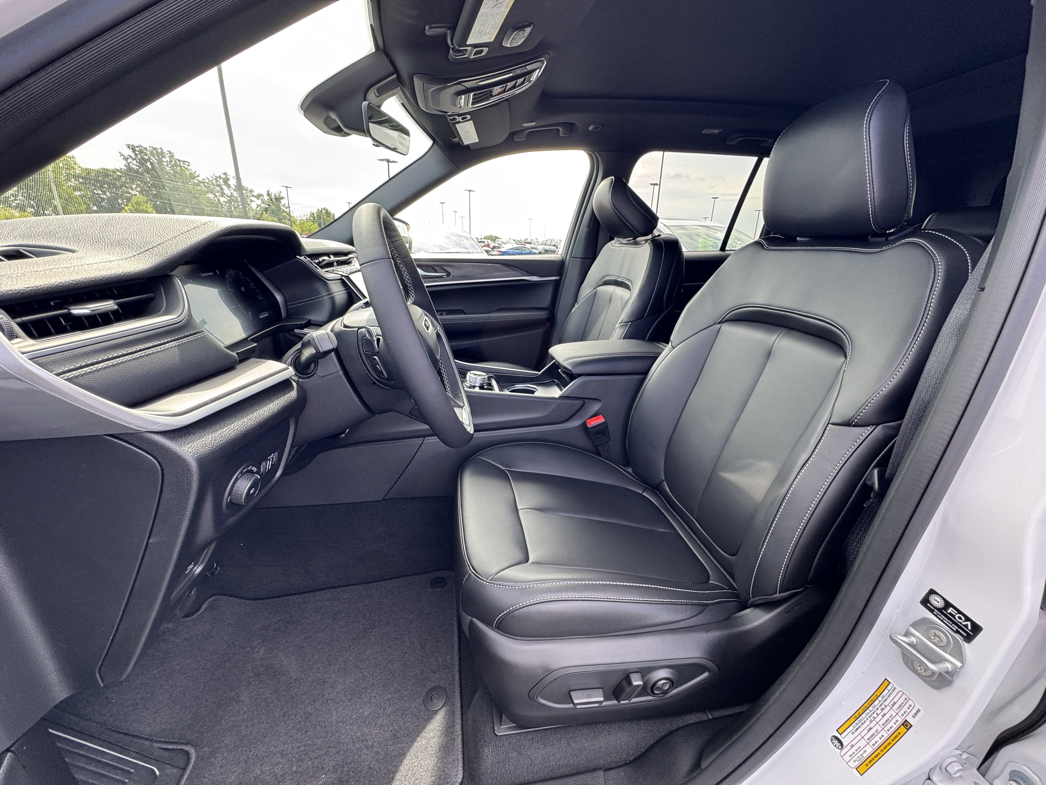 New 2025 Jeep Grand Cherokee Limited image 10