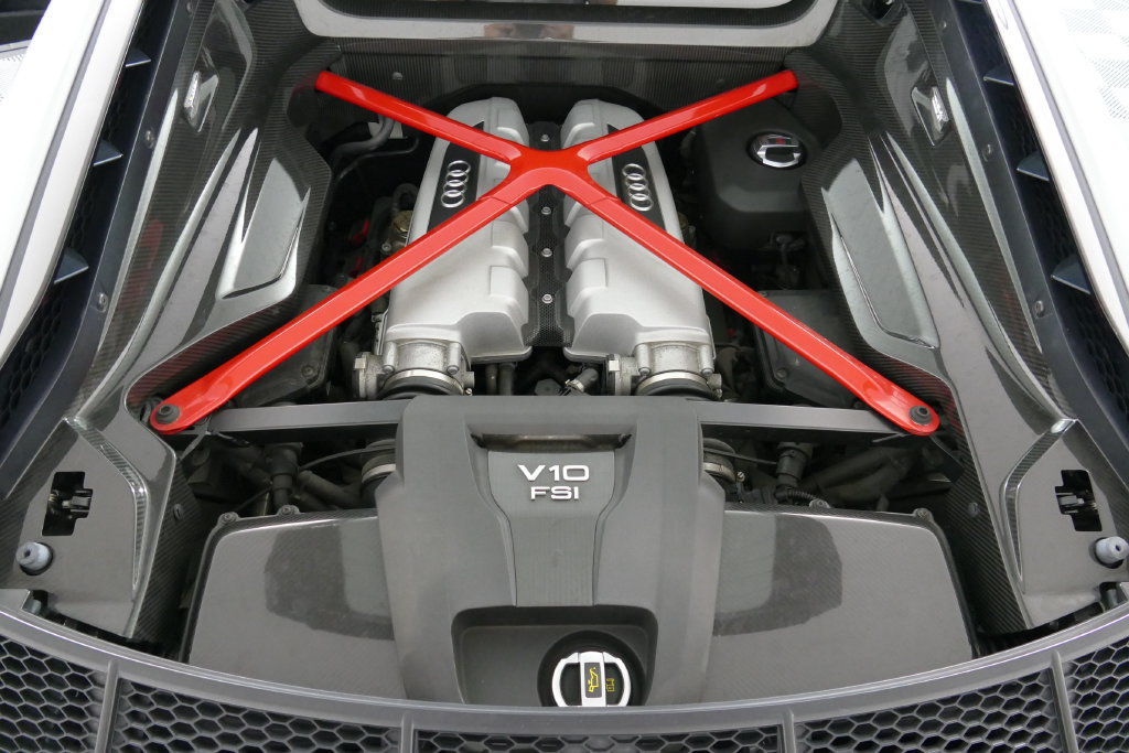 Used 2017 Audi R8 V10 w/ Carbon Exterior Package AWD/4WD image 38