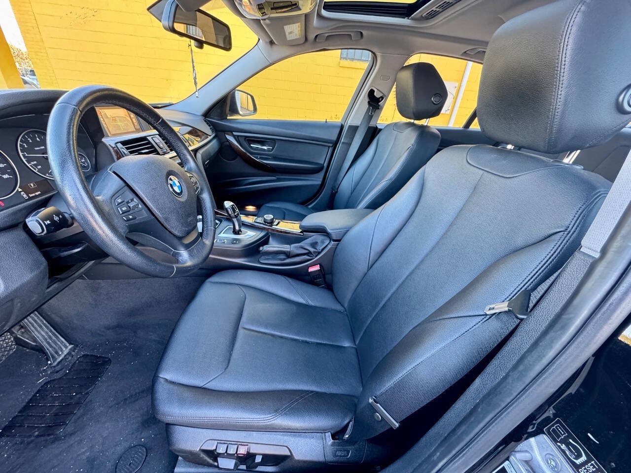 Used 2015 BMW 320i xDrive Sedan AWD/4WD image 16