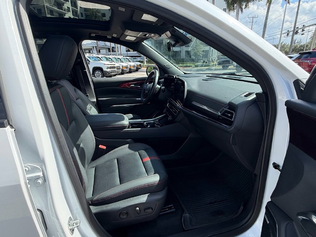 Used 2025 Chevrolet Traverse RS AWD/4WD image 19