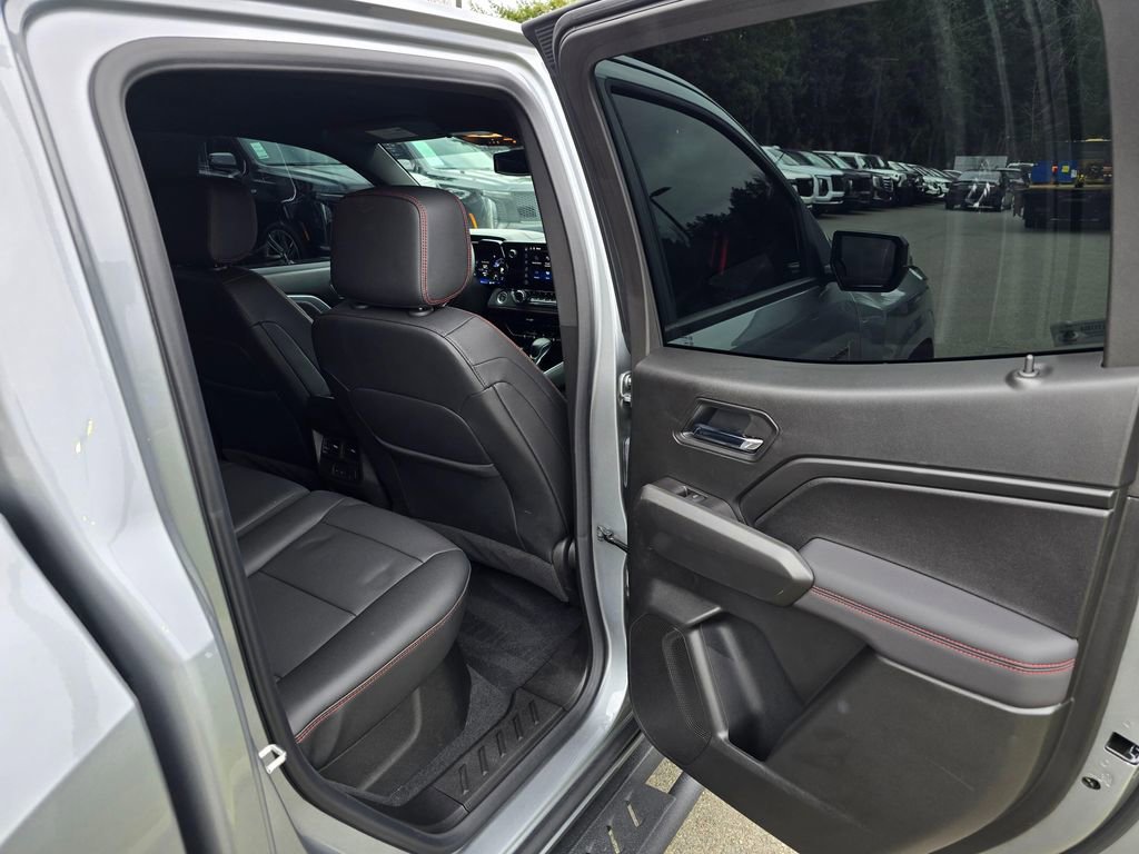 Used 2025 Chevrolet Colorado Z71 w/ Technology Package image 13