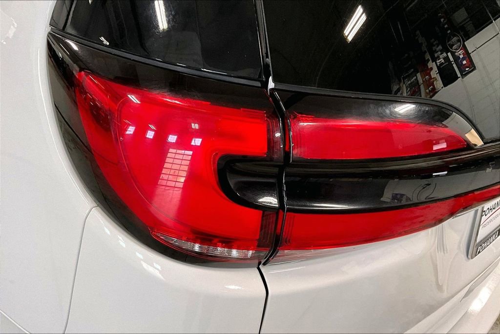 Used 2024 Chrysler Pacifica Touring-L FWD image 29