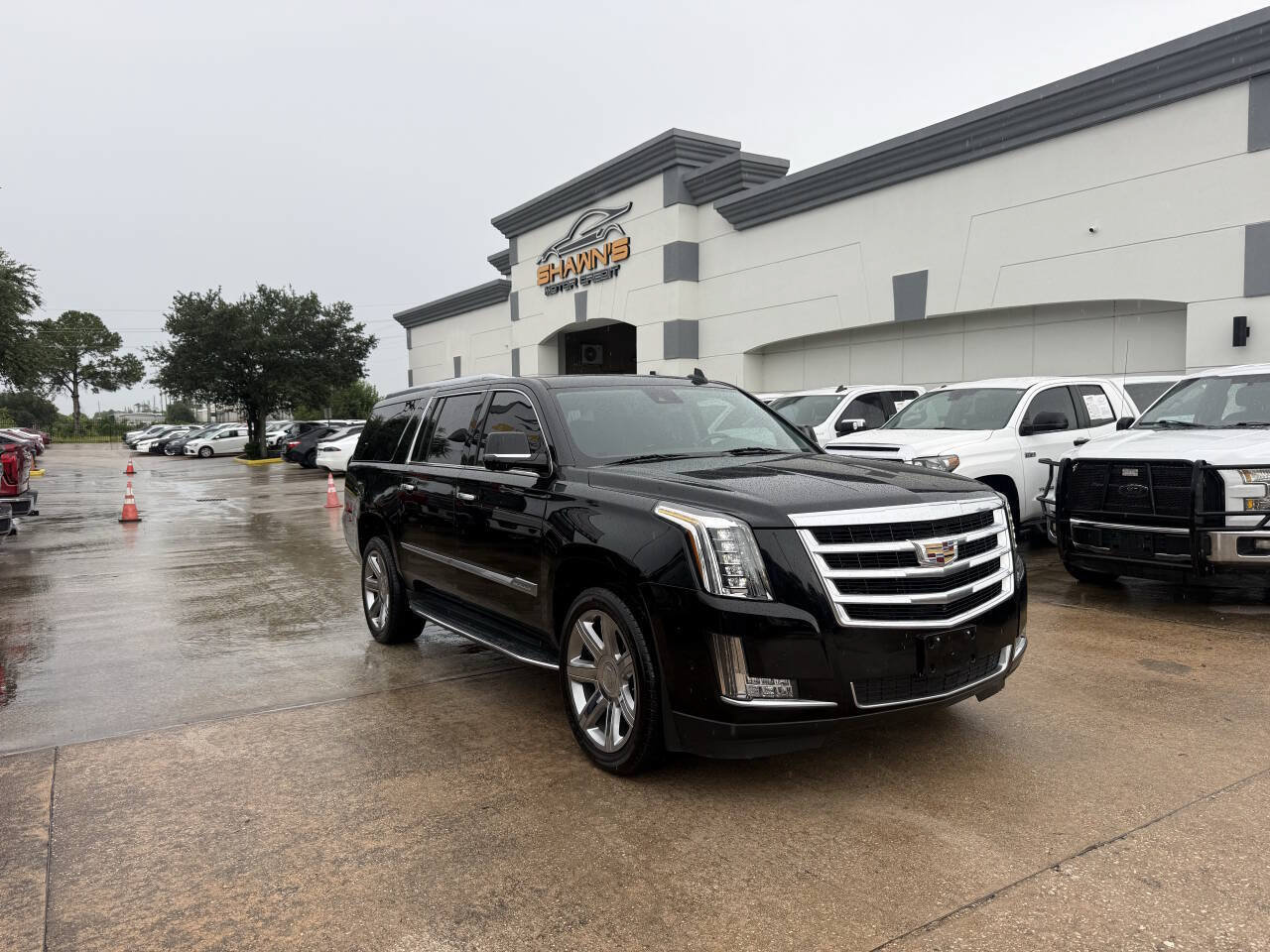Used 2020 Cadillac Escalade ESV Luxury RWD image 2